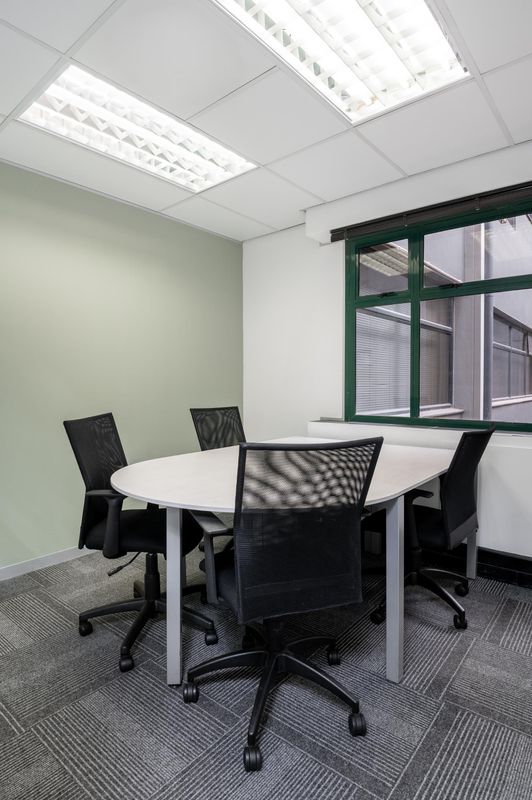 All-inclusive access to professional office space for 4 persons in Regus Rivonia Village