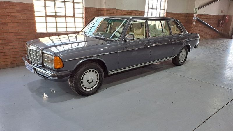 1980 Mercedes-Benz {model}