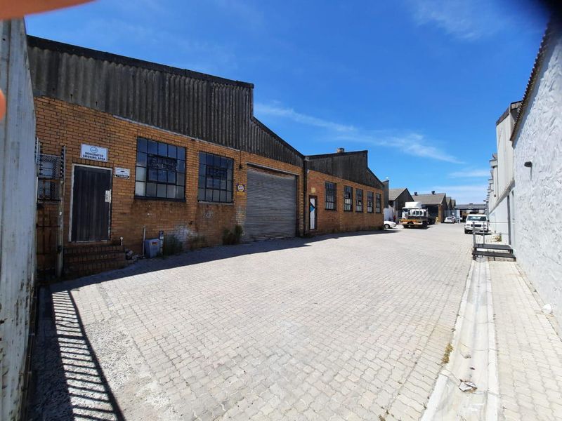 INDUSTRIAL RING ROAD | WAREHOUSE FOR SALE | PAROW INDUSTRIAL | 1076SQM