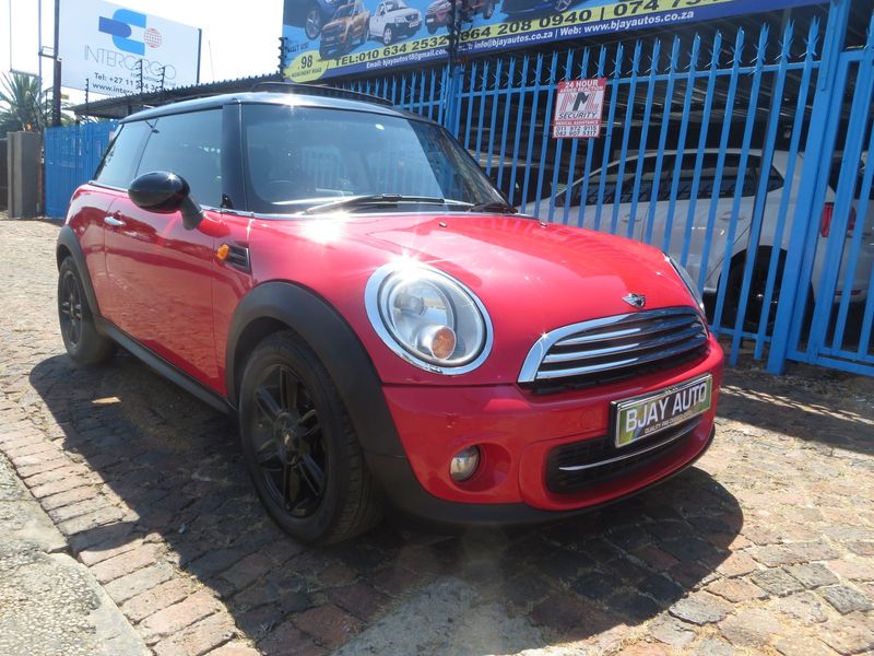2013 MINI Cooper Hatch, Red with 115000km available now!