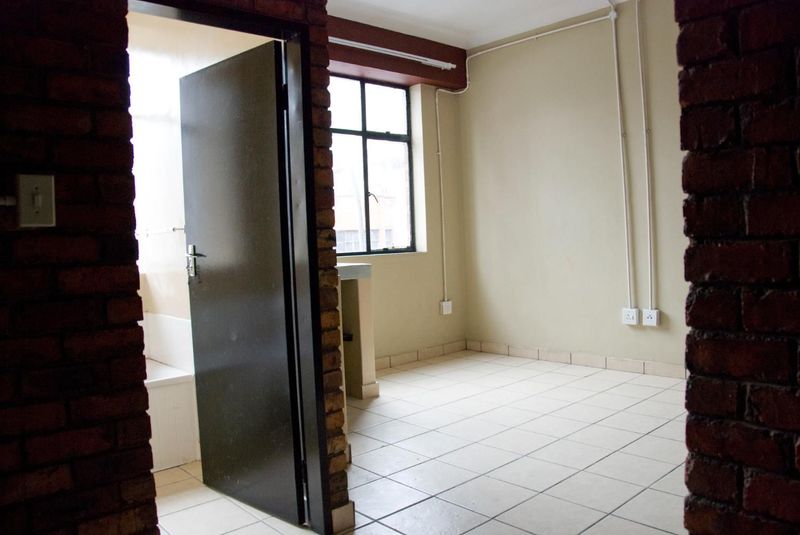 Spacious 2 Bed flat to rent in JHB CBD from only R 3000pm!