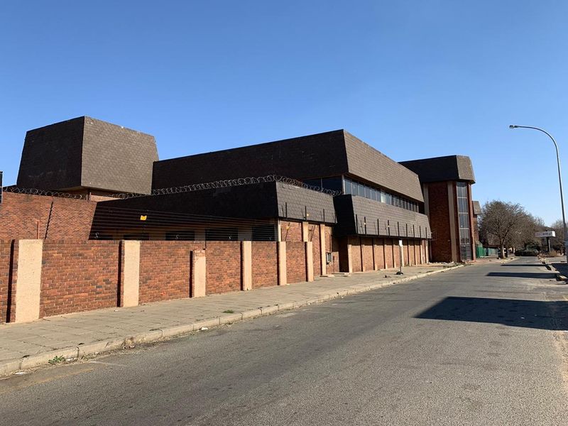 Warehouse facility available for purchase in Brakpan Central