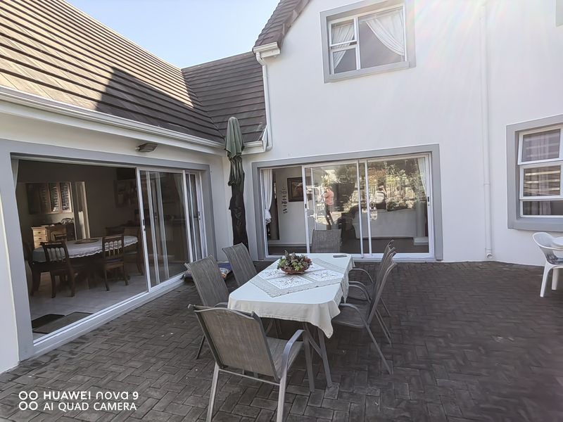 Nothing to be said, just walk in and enjoy this Canal  Home