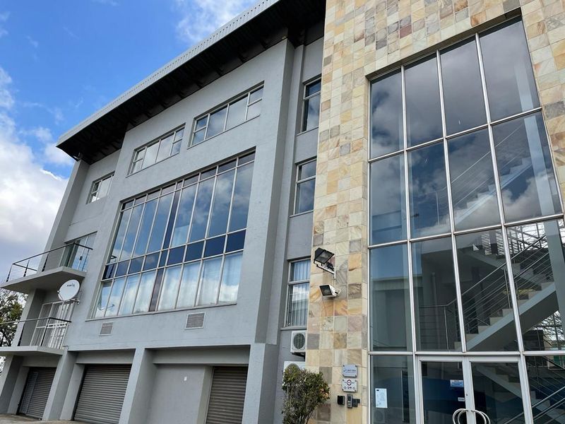 Neat office unit available for lease in the Midrand business node