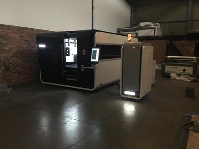 fiber 1kw 1000wattlaser power bed 1500 by 3000mm cut 10mm steel and 4mmstainlesssteel