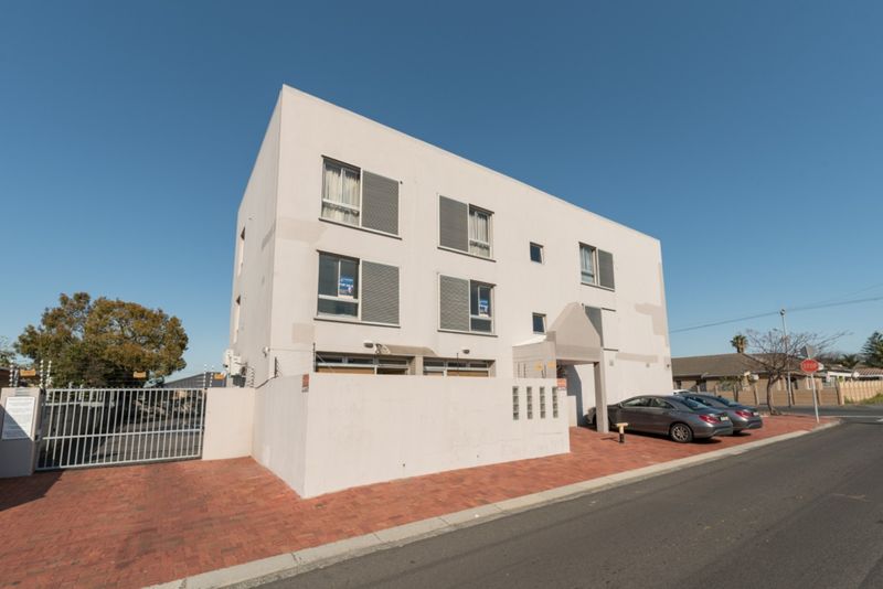 Beautiful appartment For Sale in Bellville.