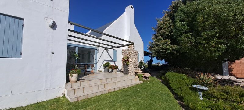 4 Bedroom Home with breathtaking Views For Sale in Jacobsbaai