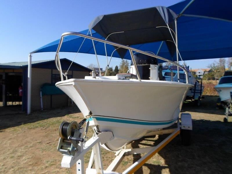 ACE CRAFT WITH 2 X 60HP YAMAHA OUTBOARD MOTORS.