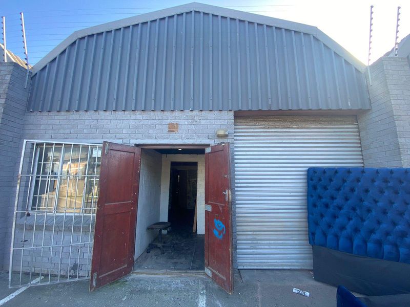 Athlone | Warehouse To Rent in Maslamoney Road in Athlone Industrial