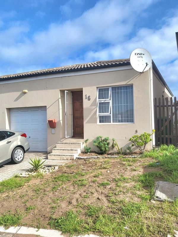 Extremely neat three bedroom simplex family home availablein Saldanha.