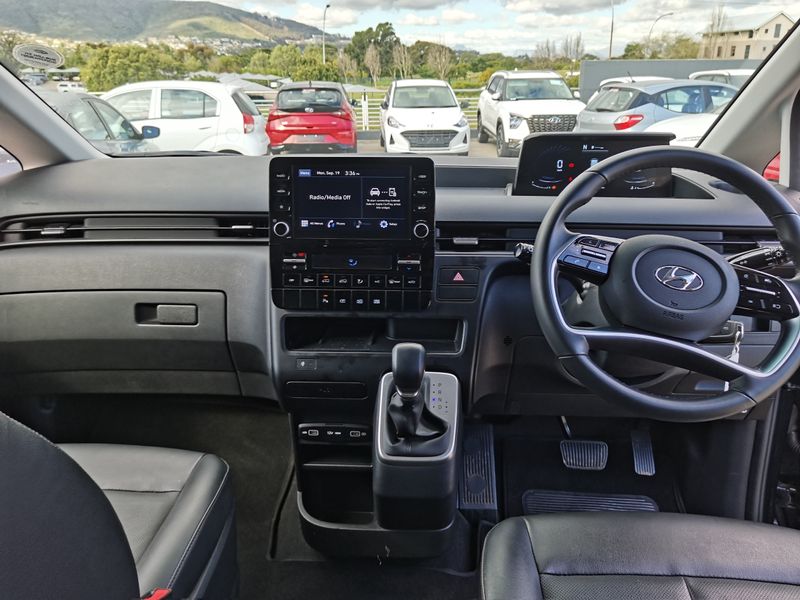 2022 Hyundai Staria MY21.11 2.2 5 Seater Multicab AT for sale!