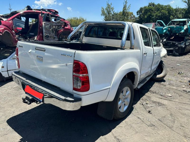 TOYOTA HILUX 2.7LT 2012 #2TR FOR STRIPPING