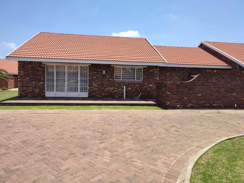 2 Bedroom Retirement townhouse to rent in Riversdale