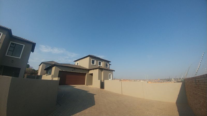 House to let in Thatchfield Hills, Centurion