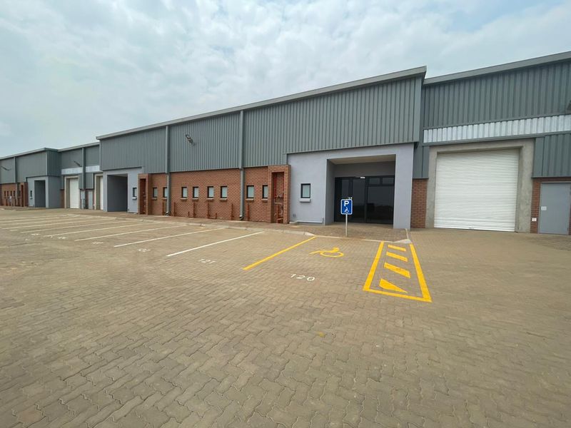 A grade unit to let in Twenty One Industrial Estate - Clayville