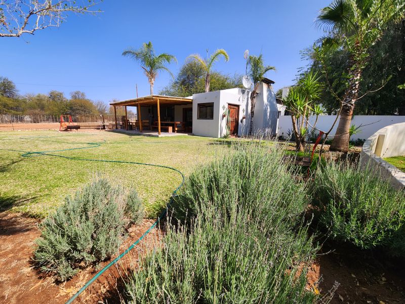 Escape to Serenity: Charming Two-Bedroom Smallholding in Klippunt, Upington