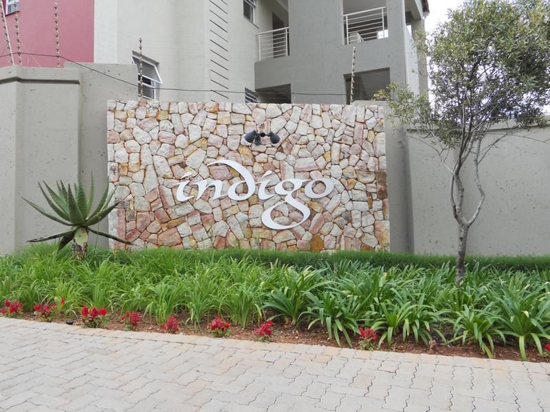 Lovely modern 2 bed 2 bath loft apartment with gorgeous view in Bryanston.