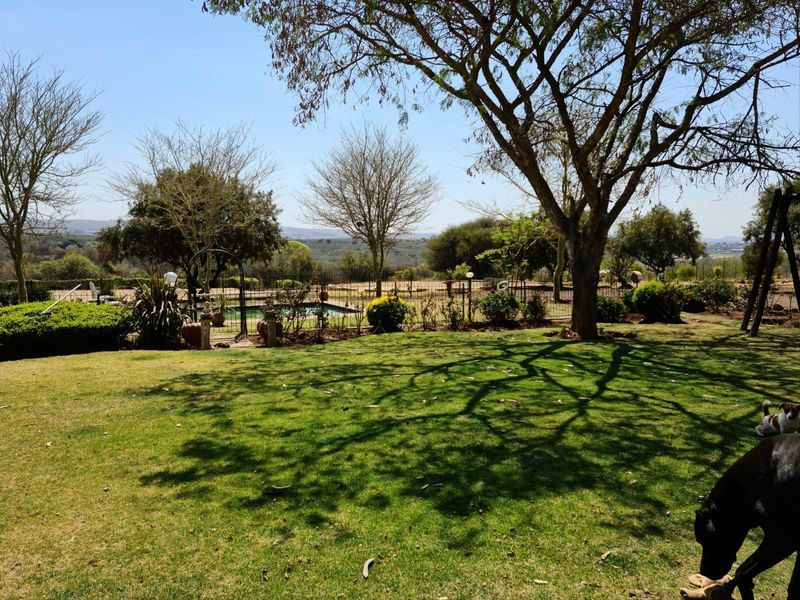 Small Holding for sale in Sterkfontein AH