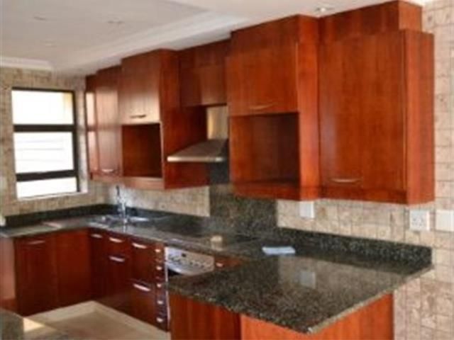 Beautiful and modern bachelor duplex unit offers 1 spacious bedroom, 1 full bathroom
