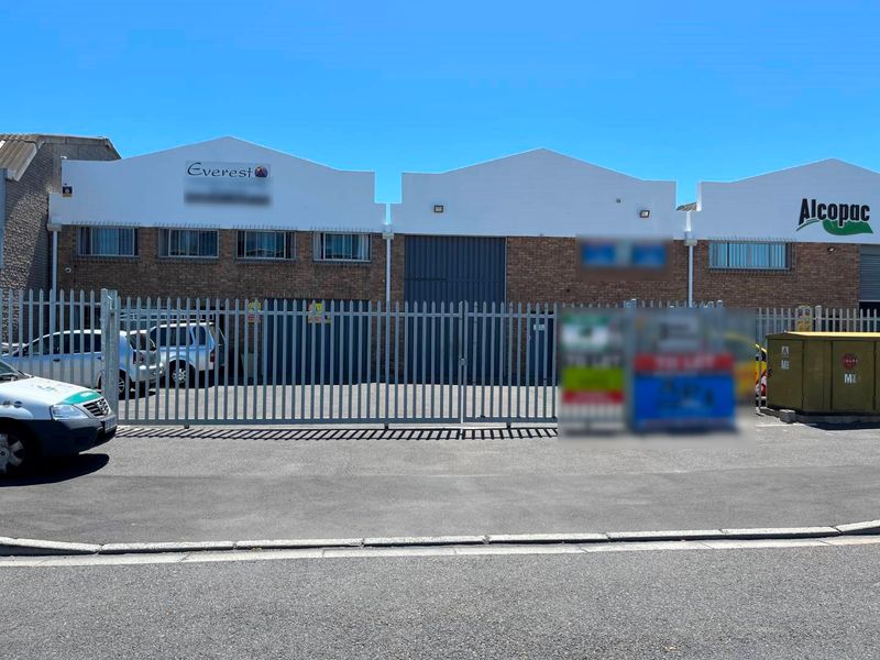 Neat Warehouse To Let In Montague Gardens