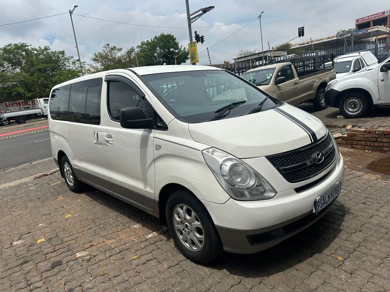 2011 Hyundai {derivative}, White with 125000km available now!