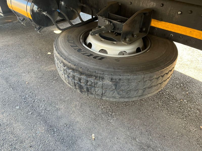 TATA LPT 1518 SLEEPER CAB WITH TAG AXLE AND VOLUME BODY