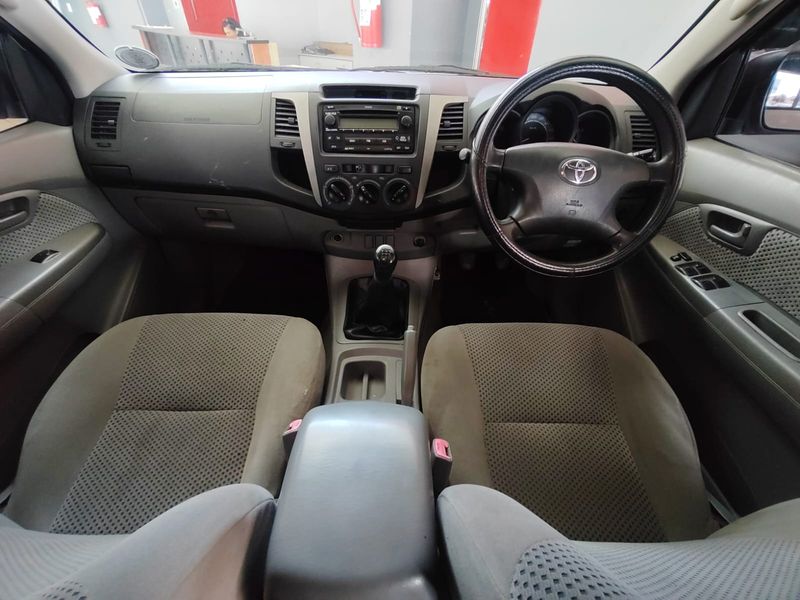2008 Toyota Hilux 2.7 VVT-i D/CAB with 369897kms CALL BOITY 083 506 0587