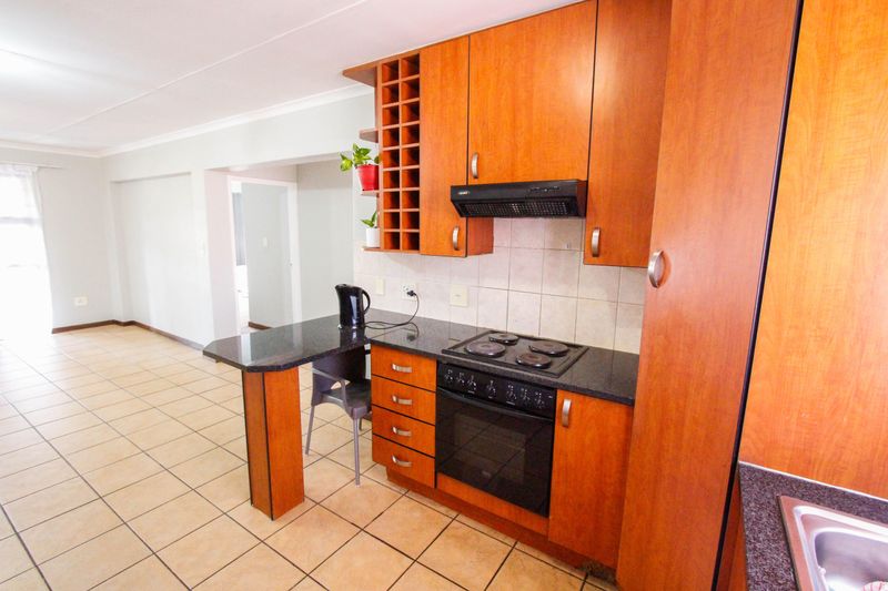 LOVELY TWO BEDROOM APARTMENT IN BEDFORDVIEW!!!