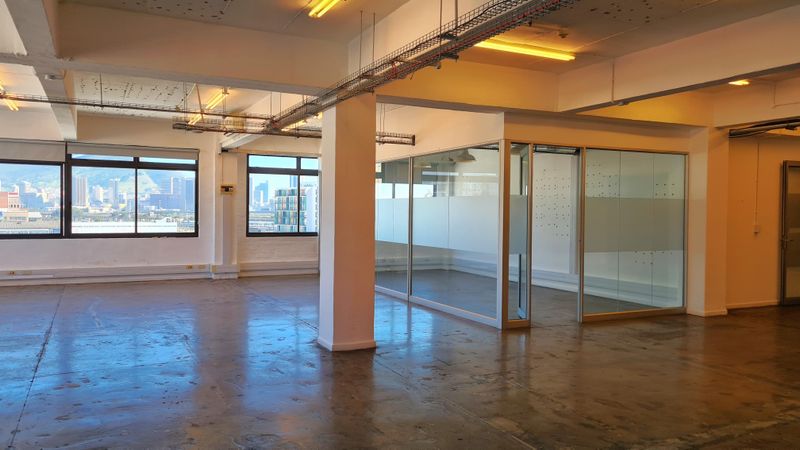 WOODSTOCK EXCHANGE | 4TH FLOOR COMMERCIAL OFFICES | BRIGHT AND SECURE