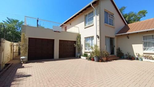 3 Bedroom with 3 Bathroom House For Sale Gauteng