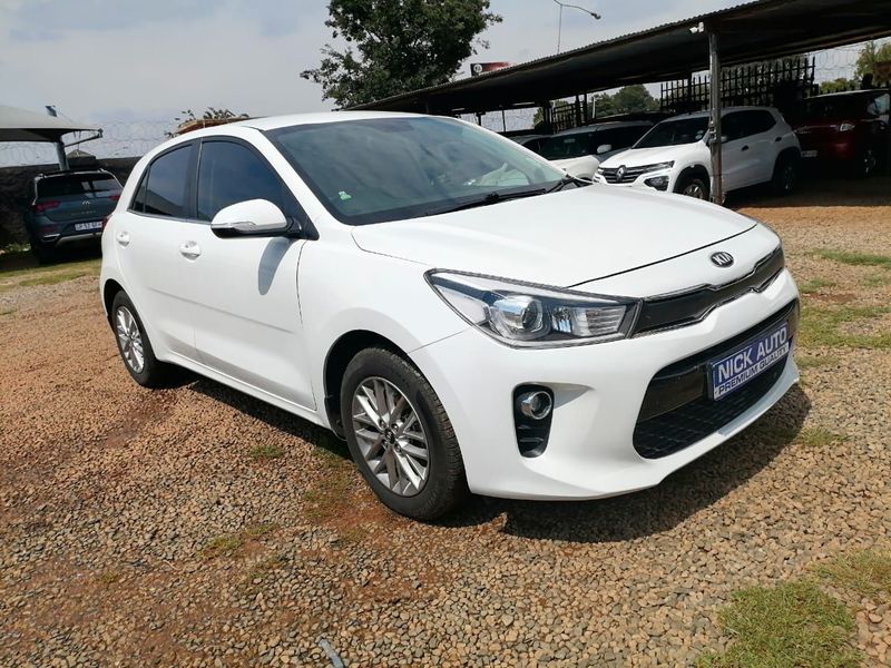2017 Kia Rio 1.4 4-Door AT, White with 110000km available now!
