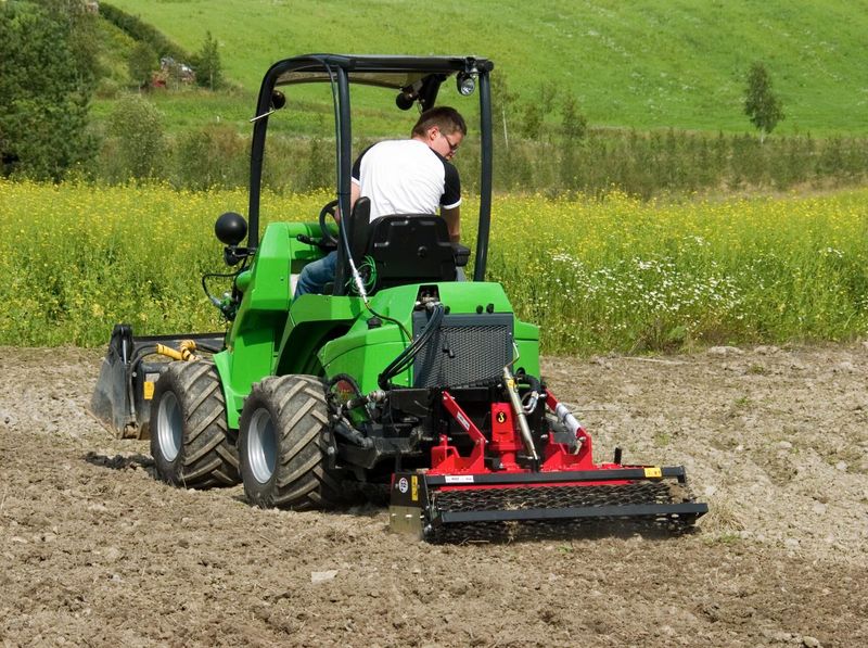 Avant 630 Mini loader Digger Tractor Excavator Trencher Forklift Articulated Kubota driven