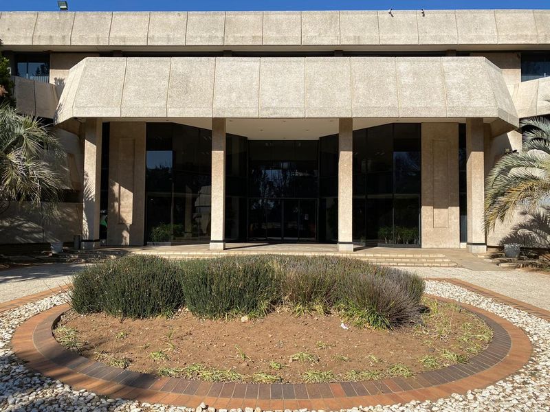 A grade industrial / commercial facility for rent in Germiston