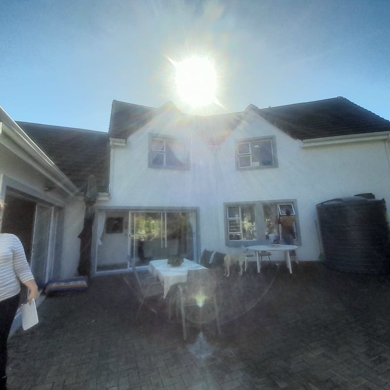 Nothing to be said, just walk in and enjoy this Canal  Home