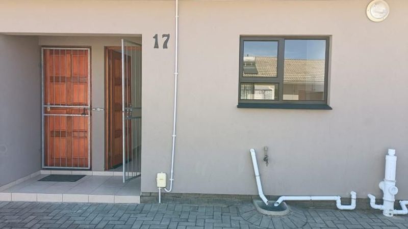 Modern two bedroom townhouse to rent in Skyla Place, Gonubie