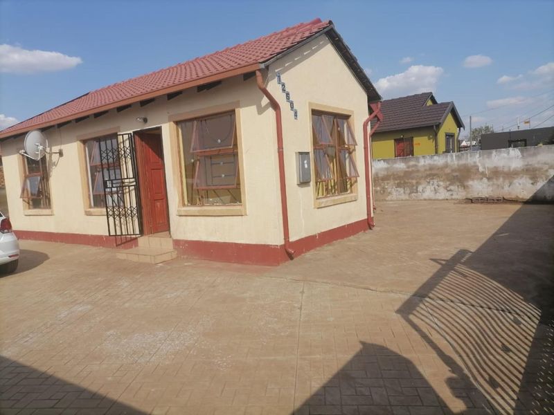 House for sale in thokoza