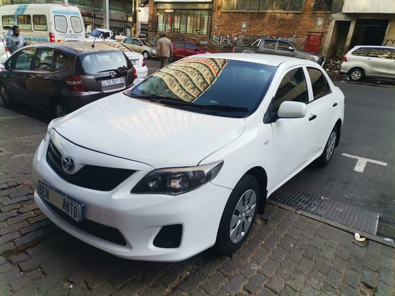 2015 Toyota Corolla Quest 1.6, White with 84000km available now!