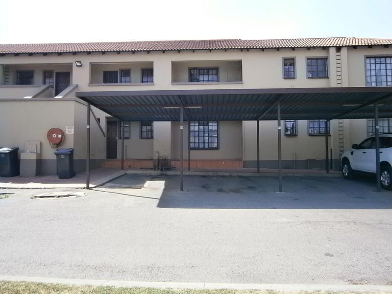 Well priced and neat 1st floor townhouse situated in Roodepoort West, priced to go at R455k. The ...