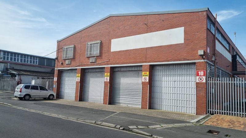 Maitland | Warehouse To Rent in 17th Avenue