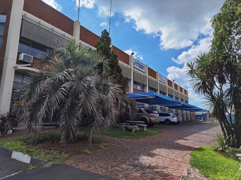 Stand alone facility available to let / for sale in Jet Park