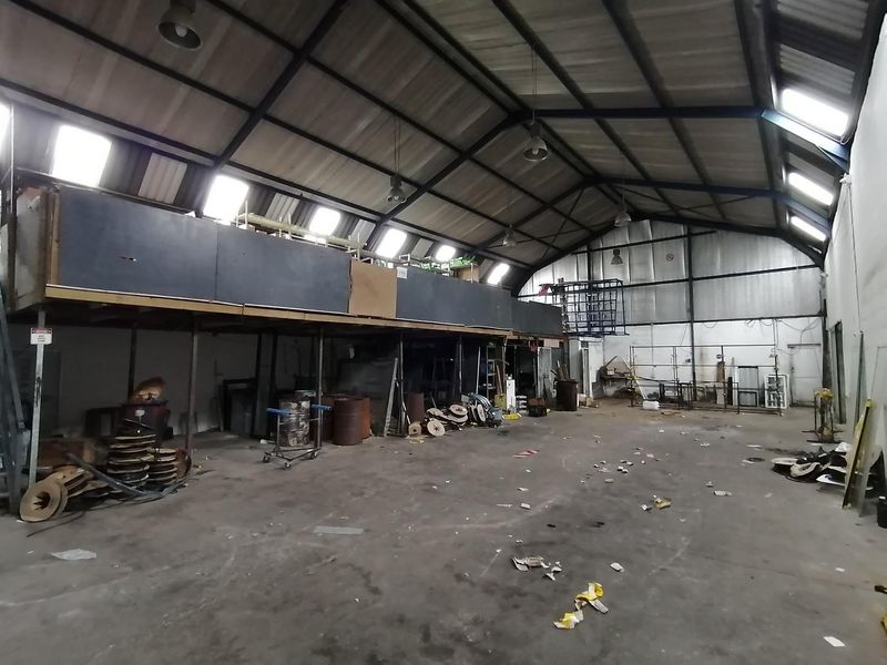 350m2 Warehouse to rent in Stikland