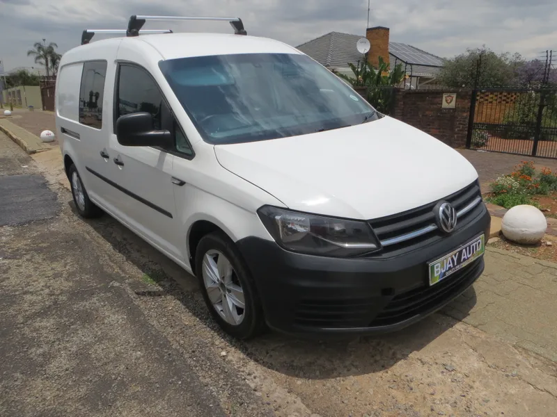 2016 Volkswagen Caddy Crew Bus Maxi 2.0 TDI, White with 104000km available now!