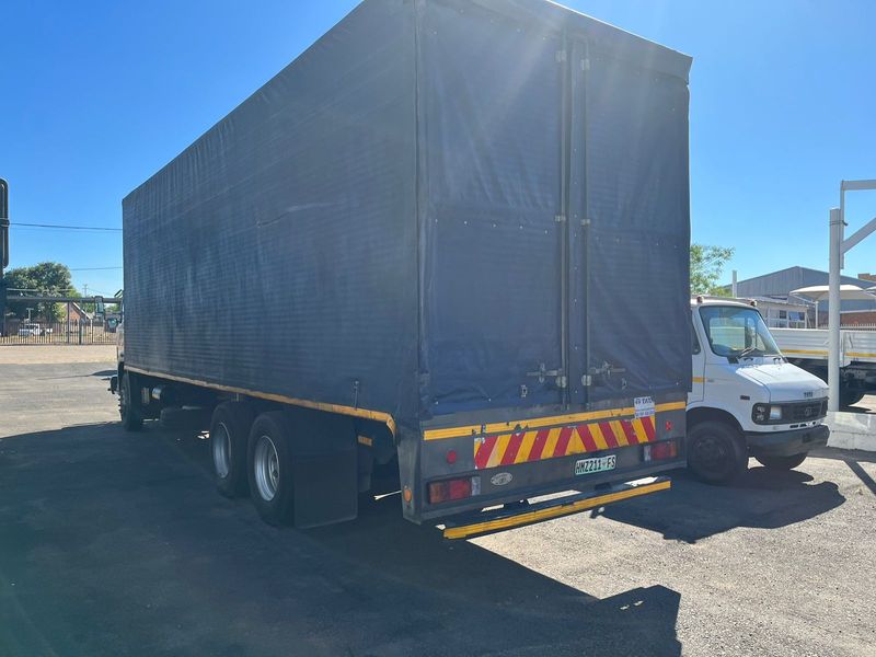TATA LPT 1518 SLEEPER CAB WITH TAG AXLE AND VOLUME BODY
