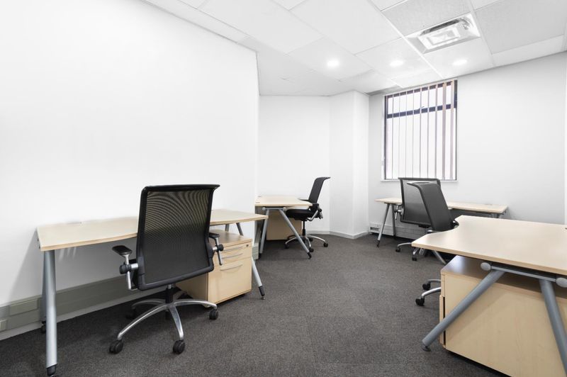 Private office space for 5 persons in Regus Lakeview Terraces