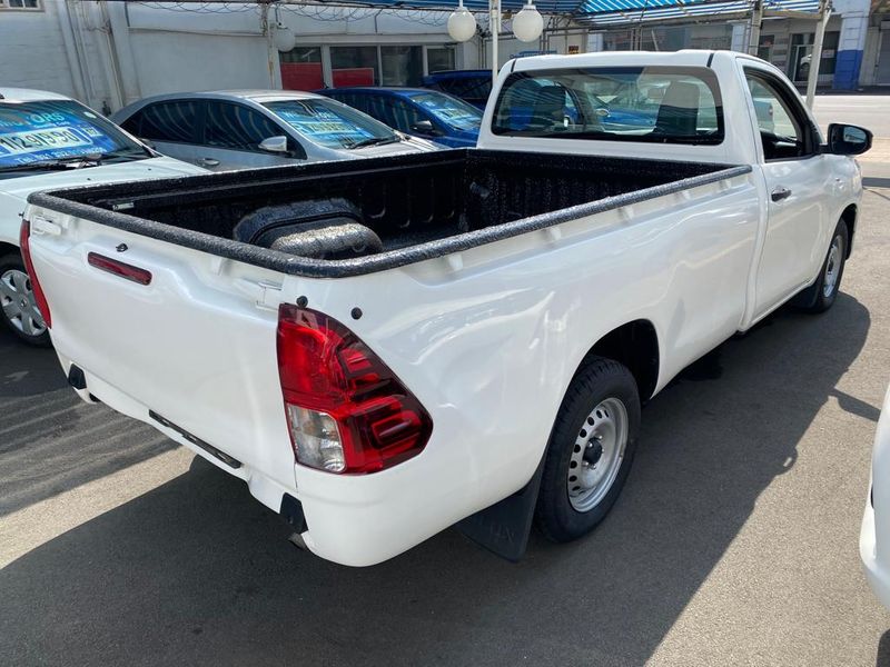 2017 TOYOTA HILUX 2.4 GD WITH AC SINGLE CAB FINANCE CAN BE ARRANGE WHATSAPP- MOHAMMED (ZERO)7239275O