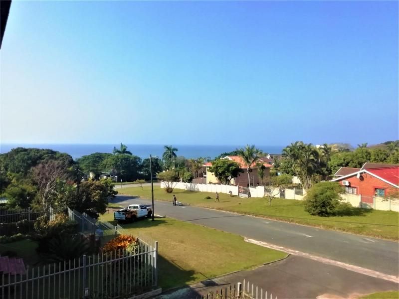 A SEA VIEW/COUNTRY VIEW Unit in Scottburgh.