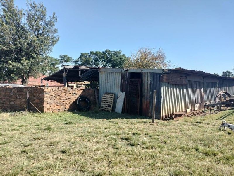 10.9 HECTARES SMALL HOLDING, JUST OUTSIDE THE TOWN EMAHLELENI!
