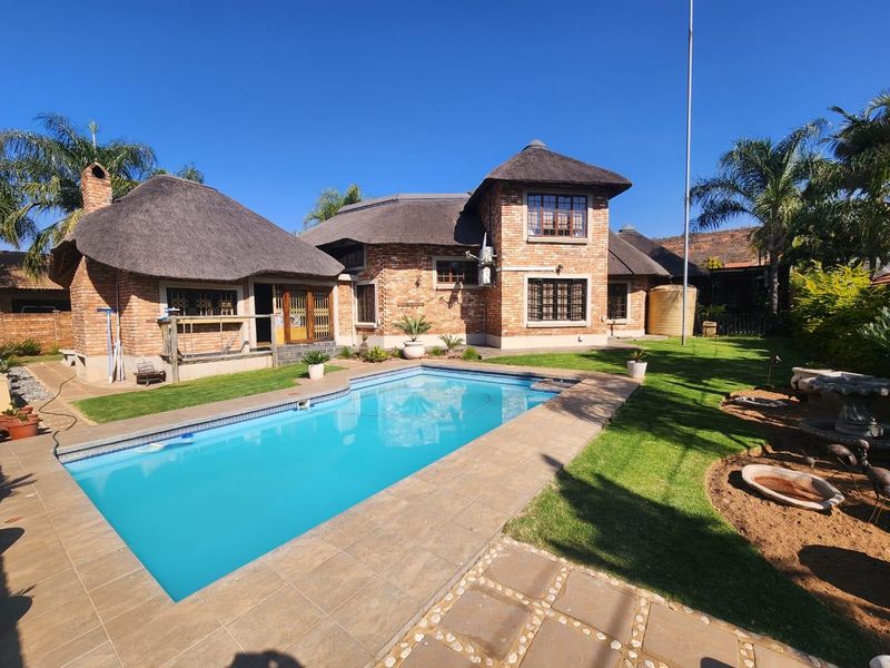 Stunning Family Home With a Flatlet in Montana Park