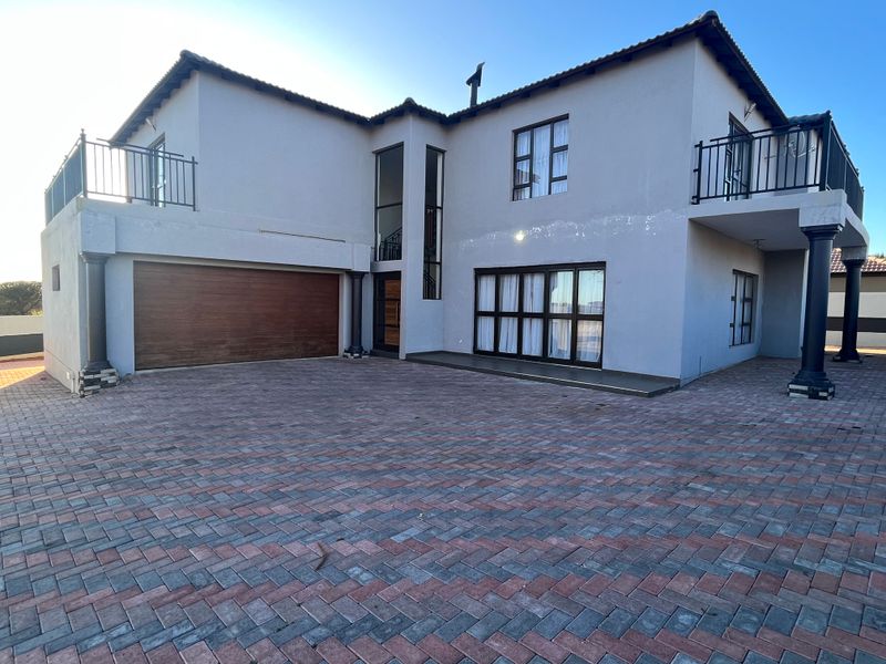 5 bedroom house for sale in a secure complex