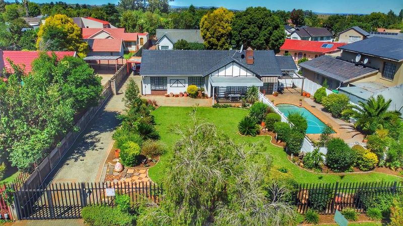 Neat 3 bedroom family home, with great location in Brackendowns